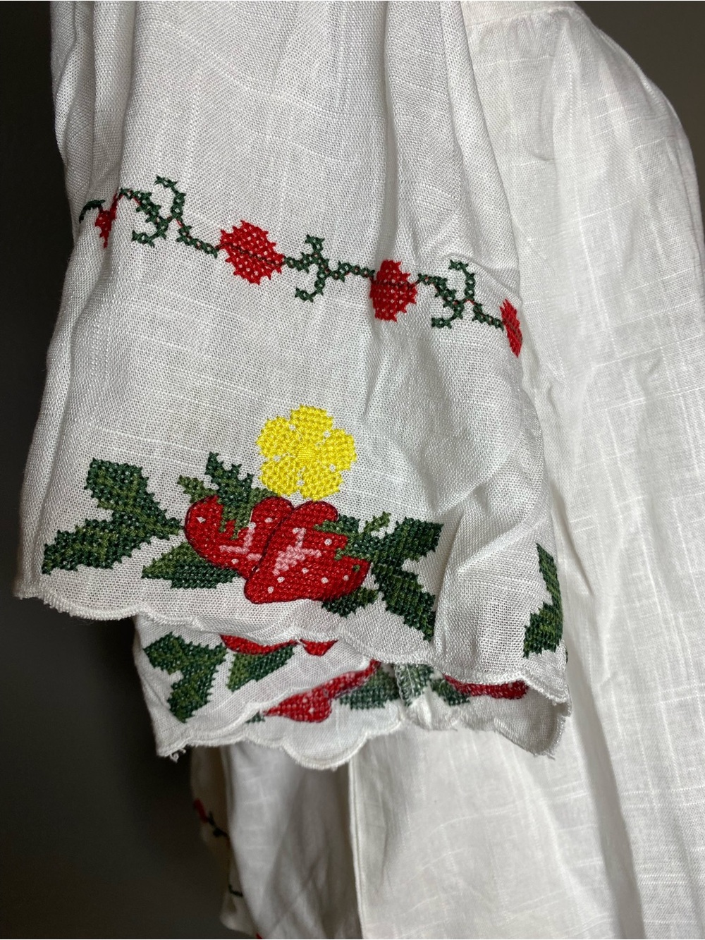 NWT! Solitaire Linen Blend Embroidered Strawberry  Peasant Blouse - Size XL - Picture 3 of 8